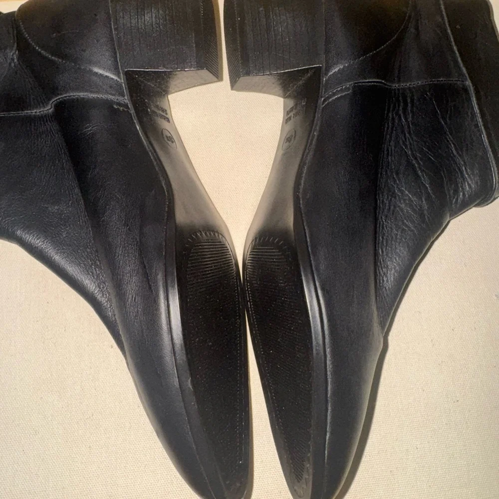Black Ankle Boots with Smooth Leather and Minimalist Design